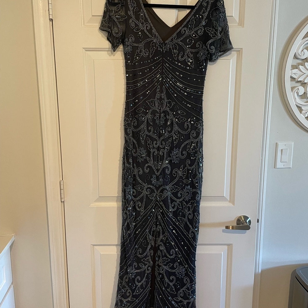 Pisarro Nights Beaded Dark Blue Dress. Back Hidden Zipper. Short Sleeve. Size 4.